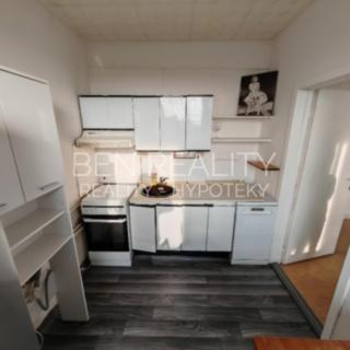Pronájem bytu 2+1 45 m² Zlín, Slezská