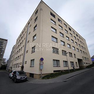 Prodej bytu 1+kk a garsoniéry 14 m² Zlín, Lorencova
