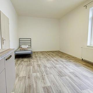 Pronájem bytu 1+kk a garsoniéry 33 m² Valašské Meziříčí, Husova