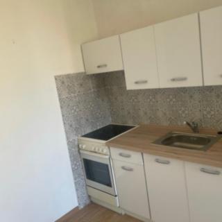 Pronájem bytu 1+kk a garsoniéry 33 m² Most, Česká