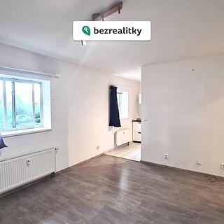 Prodej bytu 3+1 60 m² Králův Dvůr, Pod Hájem