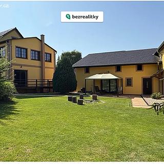 Prodej rodinného domu 800 m&sup2; Svojetín