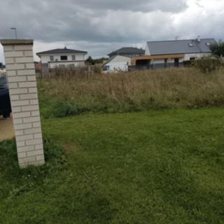 Prodej stavební parcely 966 m² Veleň