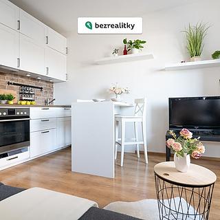 Prodej bytu 1+kk a garsoniéry 37 m² Úholičky, Roztocká