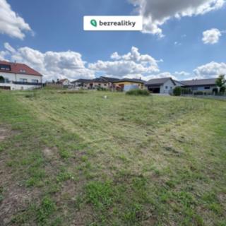 Prodej stavební parcely 794 m² Dubany