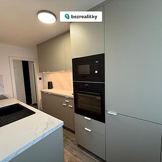 Prodej bytu 3+1 74 m² Plzeň Doubravka, Železničářská