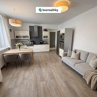 Prodej bytu 3+kk 72 m² Praha Podolí, Na Zlatnici