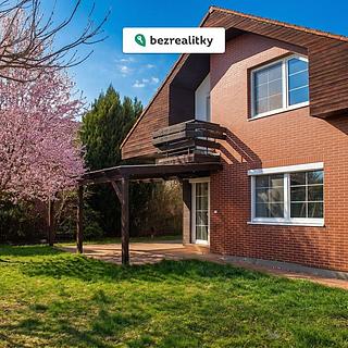 Prodej rodinného domu 240 m&sup2; Hradec Králové