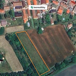 Prodej stavební parcely 3 678 m² Pečky Velké Chvalovice