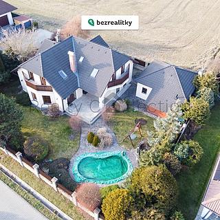 Prodej rodinného domu, 248m²