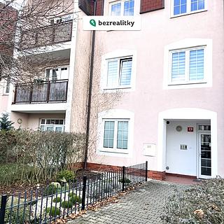 Prodej bytu 1+kk a garsoniéry 45 m² Vestec, Ve Stromkách