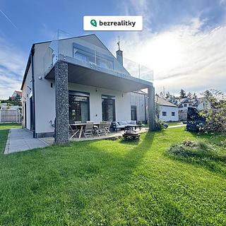 Prodej rodinného domu 411 m&sup2; Hostouň