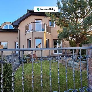 Prodej rodinného domu 290 m&sup2; Modletice