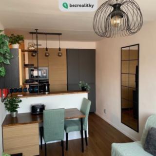 Prodej bytu 2+kk 30 m² Praha Hloubětín, Šestajovická