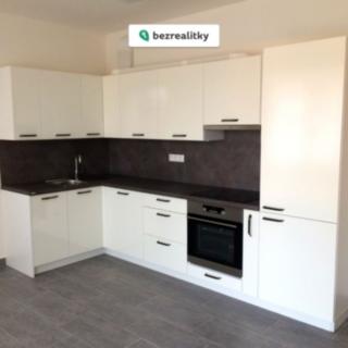 Prodej bytu 1+kk a garsoniéry 33 m² Praha Kyje, Sicherova