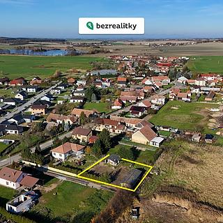 Prodej stavební parcely 900 m² Strašov