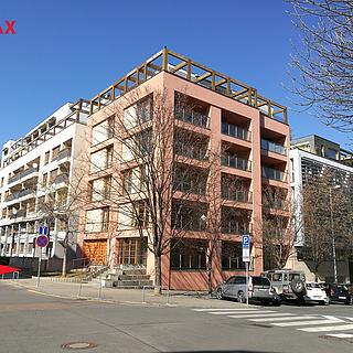 Pronájem parkovacího místa 15 m² Praha Smíchov, Randova