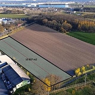 Prodej komerčního pozemku 10837 m² Veltrusy