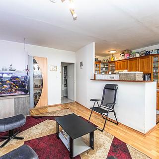 Prodej bytu 3+kk 78 m² Praha Černý Most, Doležalova