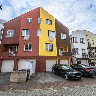 Prodej rodinného domu 330 m² Praha Kyje, Hajní