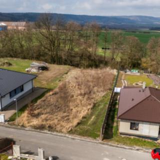 Prodej stavební parcely 2 649 m² Zavidov