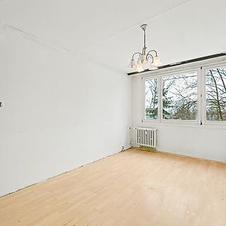 Prodej bytu 2+kk 42 m² Praha Prosek, Zárybská