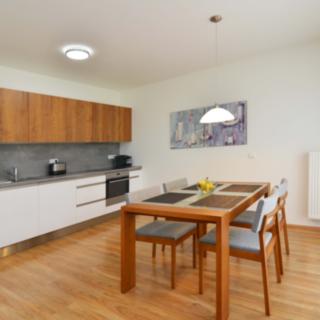 Prodej rodinného domu 137 m² Praha Řeporyje, Od školy