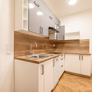 Pronájem bytu 2+kk 49 m² Praha