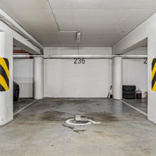 Prodej parkovacího místa 20 m² Praha Hlubočepy, Silurská