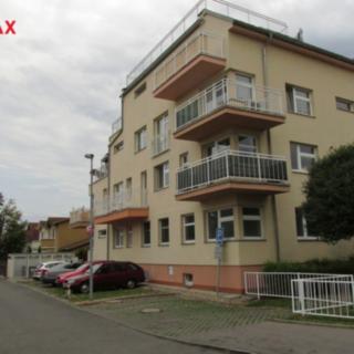 Pronájem parkovacího místa 15 m² Praha