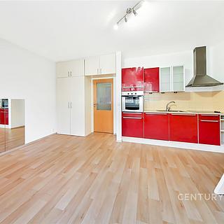 Prodej bytu 1+kk, garsoniery 32 m&sup2; Praha