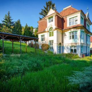 Prodej činžovního domu 327 m² Černošice