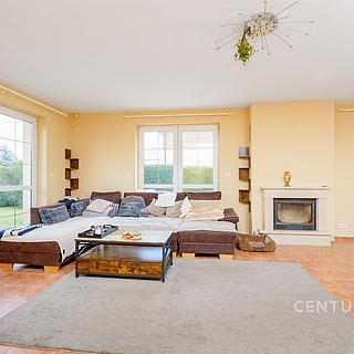 Pronájem rodinného domu 290 m² Jesenice