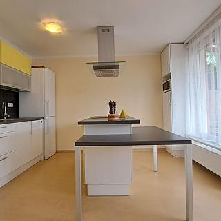 Pronájem rodinného domu 198 m&sup2; Praha
