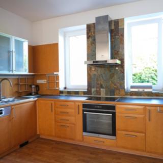 Pronájem rodinného domu 280 m² Statenice
