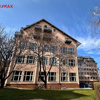 Pronájem bytu 2+kk 75 m&sup2; Praha