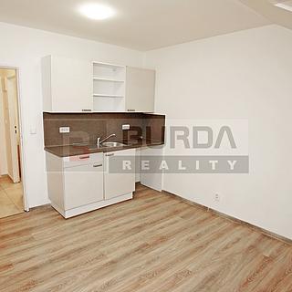 Pronájem bytu 1+kk a garsoniéry 25 m² Neratovice