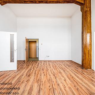 Pronájem kanceláře 60 m&sup2; Cheb