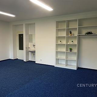 Pronájem kanceláře 32 m² Zlín Louky, Pod Šternberkem