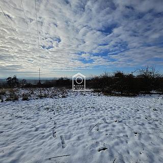 Prodej stavební parcely 2002 m&sup2; Svojkov