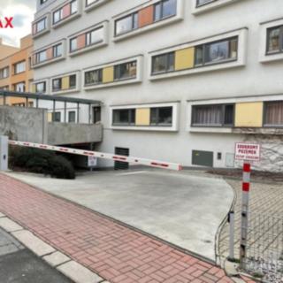 Pronájem parkovacího místa 16 m² Praha Smíchov, Na pláni