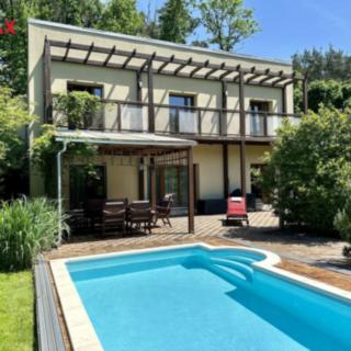 Pronájem rodinného domu 220 m² Hrusice
