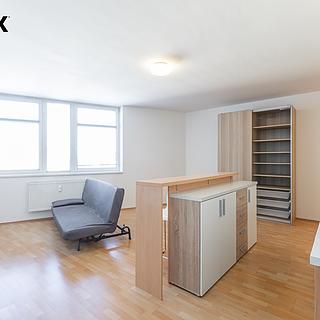 Pronájem bytu 1+kk a garsoniéry 39 m² Praha Hlubočepy, Trnkovo náměstí