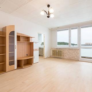 Pronájem bytu 1+kk a garsoniéry 33 m² Praha Kobylisy, Paláskova