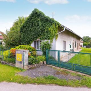 Prodej rodinného domu 252 m² Lochenice