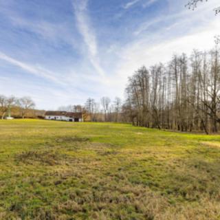 Prodej stavební parcely 2 243 m² Běstvina