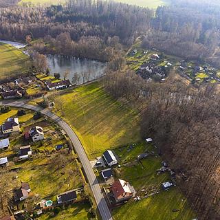 Prodej stavební parcely 2532 m&sup2; Běstvina