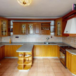 Prodej rodinného domu 550 m² Šindelová