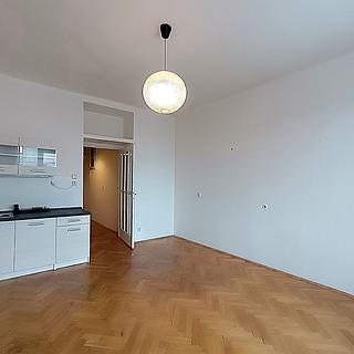 Pronájem bytu 1+kk a garsoniéry 30 m² Praha Vinohrady, Hradešínská