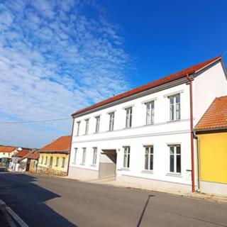 Pronájem bytu 1+1 32 m² Lochovice